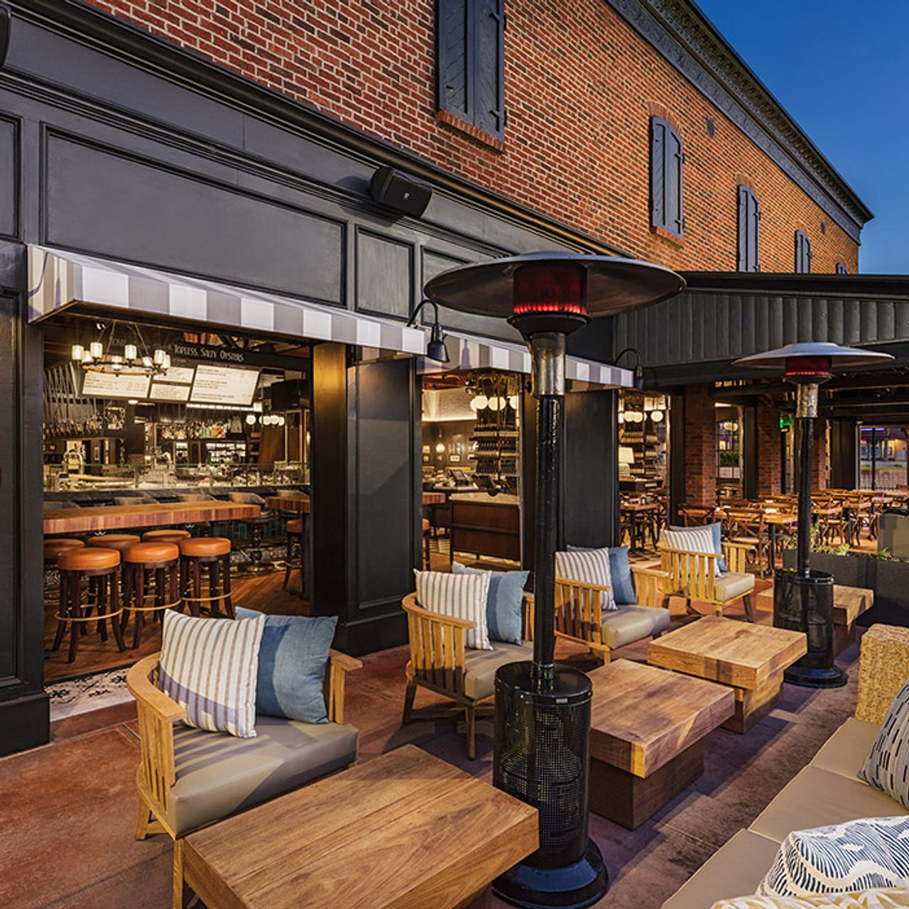Dining at Laguna Hills Mall- Property Perks