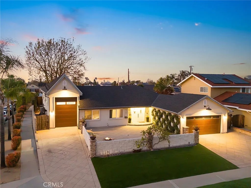 How to Find Lake Forest Homes with Large Garages