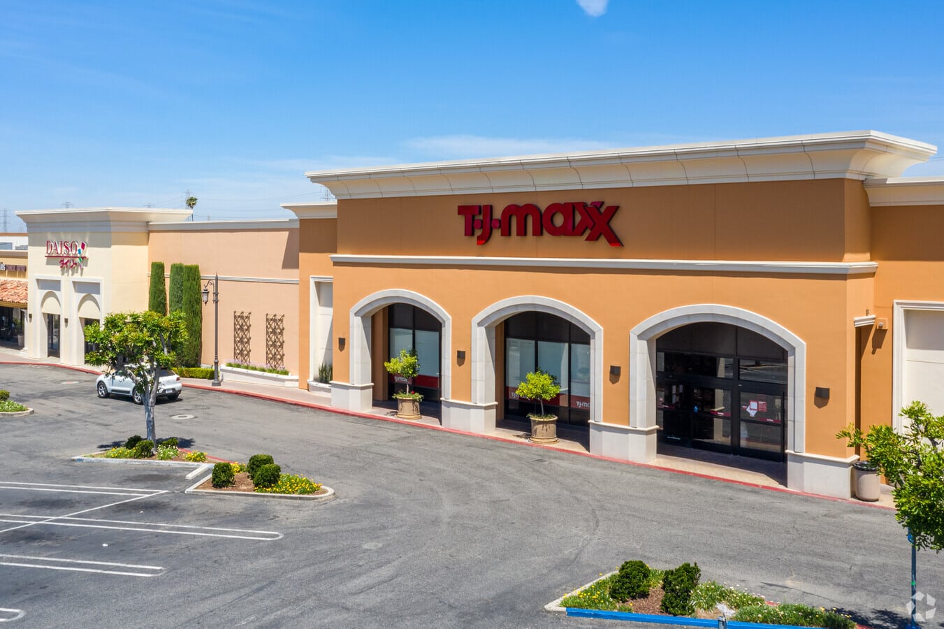 Shopping in Tustin- Malls and Boutiques Near Your New Home