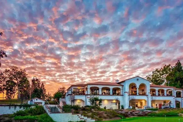 Why Choose Laguna Woods for Your Retirement Home