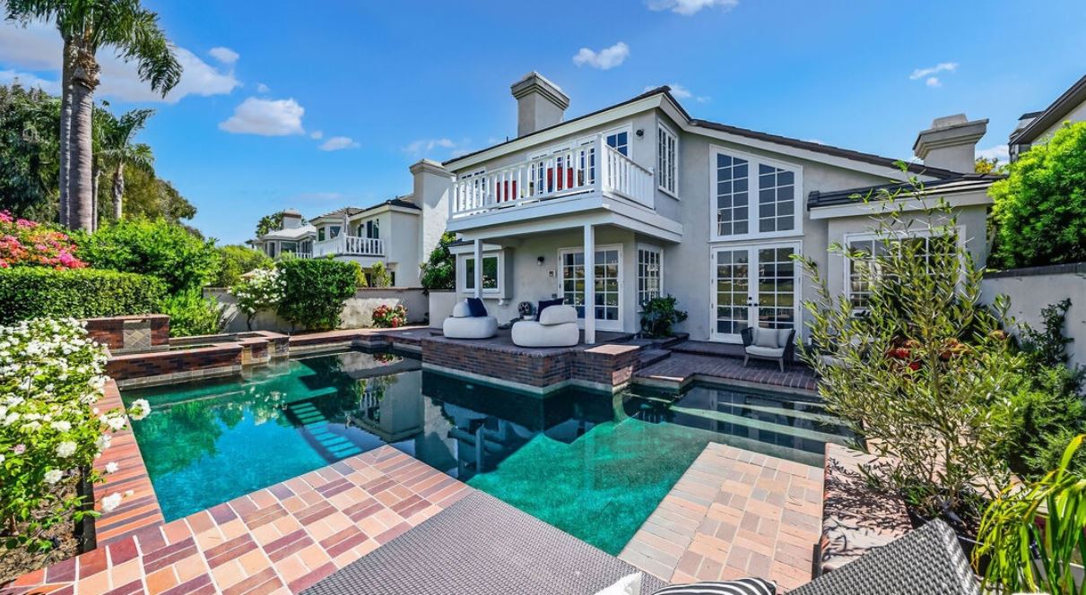 Creating a Backyard Oasis in Seacliff, Huntington Beach Designs, Tips, and Inspiration