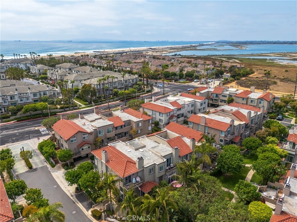 Downsizing to Condos in Seacliff, Huntington Beach Embracing a Simpler Coastal Lifestyle