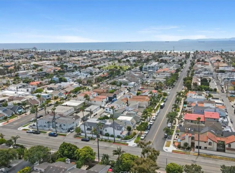 Ultimate Guide to Buying Real Estate in Downtown Huntington Beach