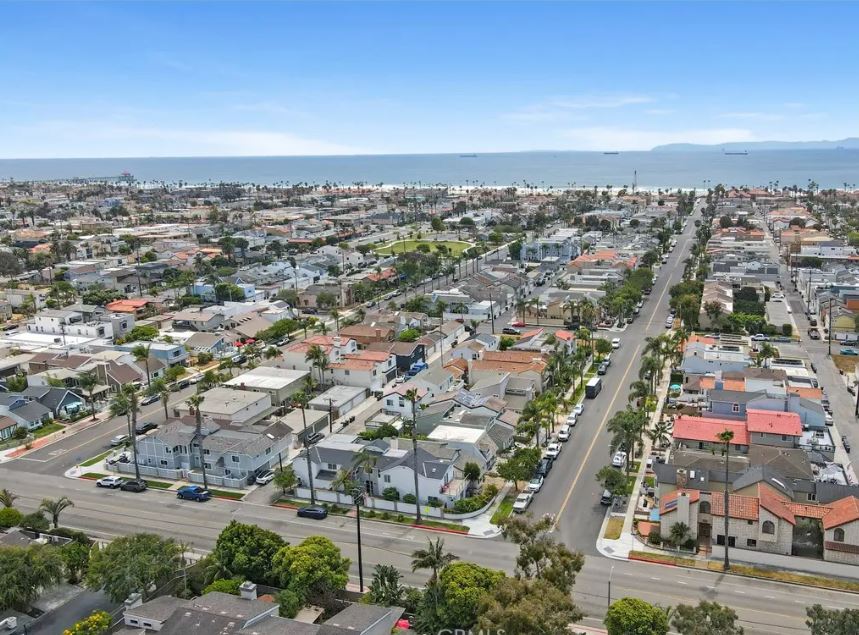Ultimate Guide to Buying Real Estate in Downtown Huntington Beach