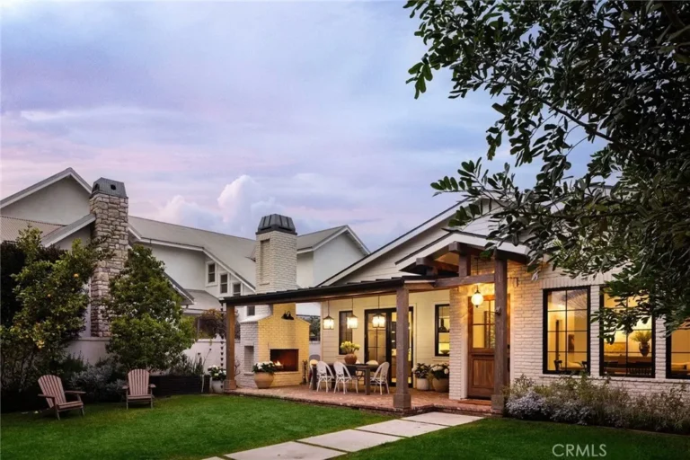 Embracing Rustic Elegance Modern Farmhouse Styles in Westside Costa Mesa