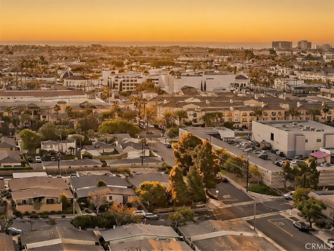 Navigating the Shadows Predictions for a Potential Crash in Westside Costa Mesa’s Real Estate Market